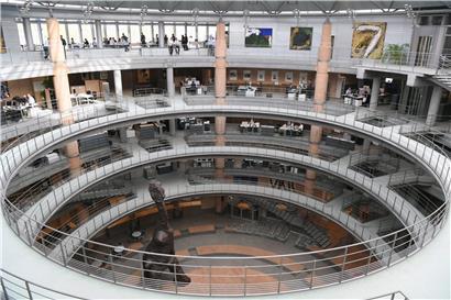 Im  Gebäude der Deutschen Bank Luxembourg auf Kirchberg 
