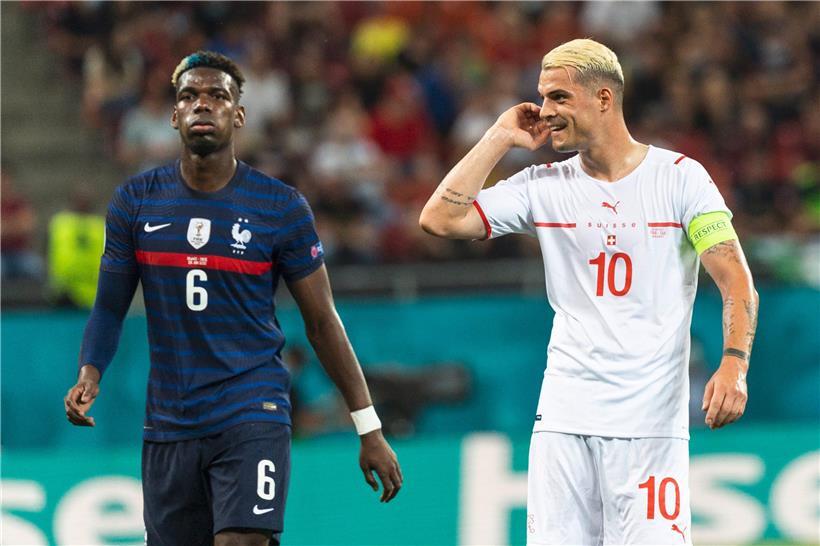 Im Gegensatz zu Paul Pogba hatte der Schweizer Granit Xhaka (r.) am Montag gut lachen
