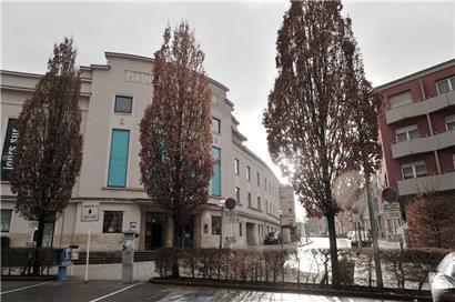Im Gegensatz zu den angrenzenden Straßen gehören die rund 80 Parkplätze auf der „place des Sacrifiés 1940-1945“ nicht zum Einwohnerparkraum
