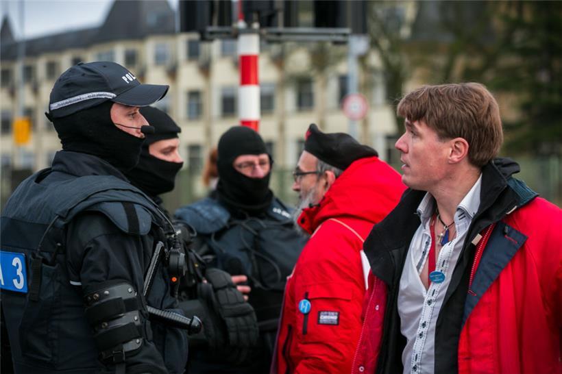 Im Gegensatz zur anderen Demo standen die Organisatoren der Saturday for Liberty...