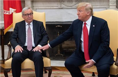 Im Gespräch mit Maischberger erklärte Juncker, dass Trump ihn bei der Begrüßung geküsst habe – und nicht umgekehrt
