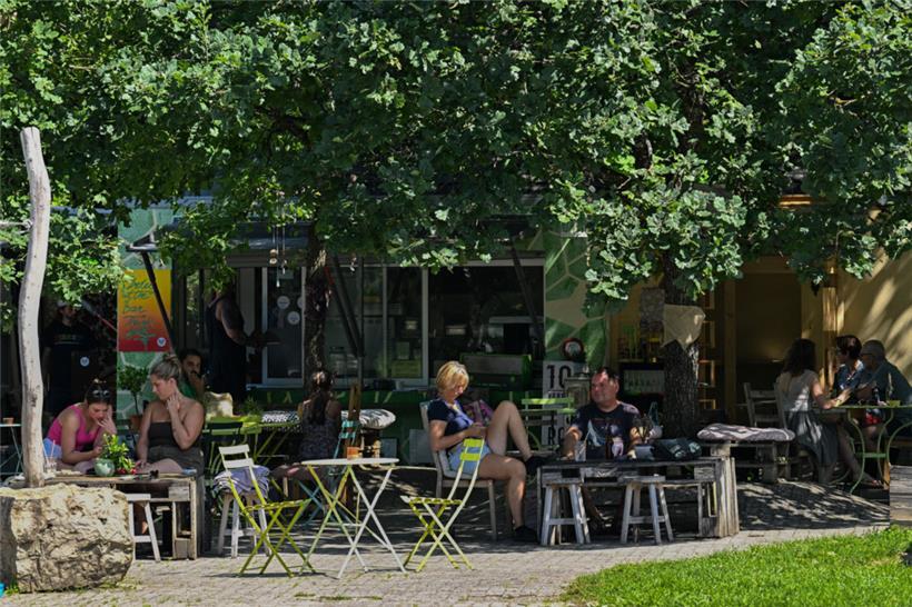 Im „Grénge Schapp“ wird den Badegästen etwas für das leibliche Wohl angeboten