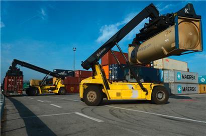 Im Handel mit Dienstleistungen sind die Zahlen heute wesentlich größer als beim Warenhandel
