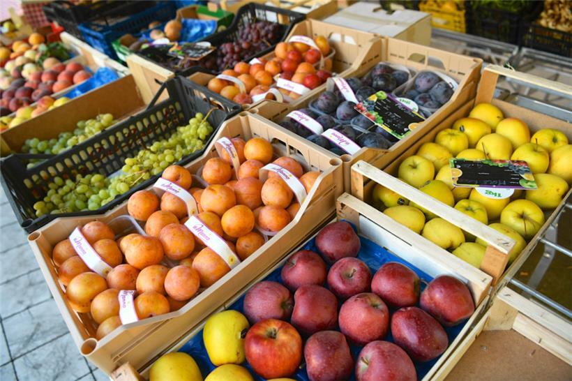 Im Herzen der Hauptstadt können sich Gäste des Glacis-Marktes unter anderem mit frischem Obst versorgen
