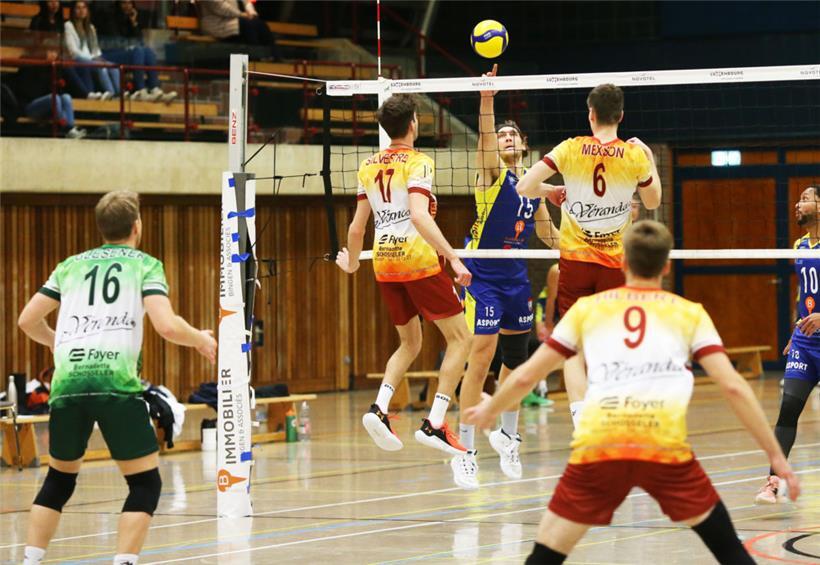 Im Hinspiel hatte die Lorentzweiler Mannschaft (in Orange) mit 3:1 gegen Diekirch gewonnen
