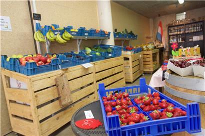 Im Hofladen von Jean-Claude Muller in Contern gibt es viele Produkte aus eigener Produktion, aber nicht nur. Der Obst- und Gemüsebauer ist Präsident der „Fédération horticole luxembourgoise“.
