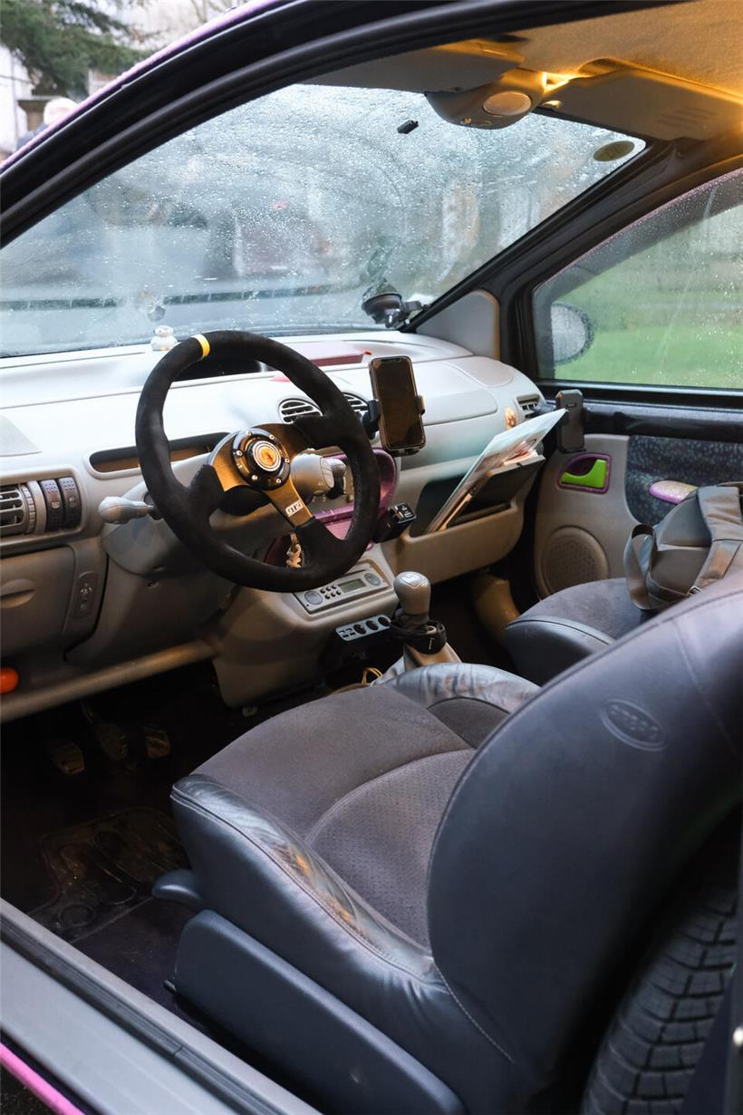 Moderner Innenraum mit außergewöhnlichen Designentscheidungen und kreativer Raumgestaltung für stilvolles Wohnen