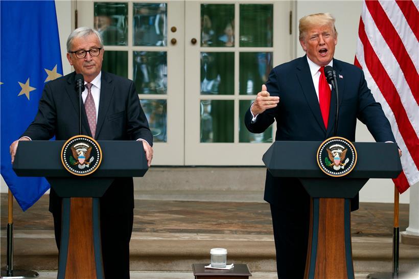 Im Juli 2018 konnte der damalige EU-Kommissionspräsident Jean-Claude Juncker in Verhandlungen mit Donald Trump einen von diesem angezettelten Handelskrieg mit der EU eindämmen
