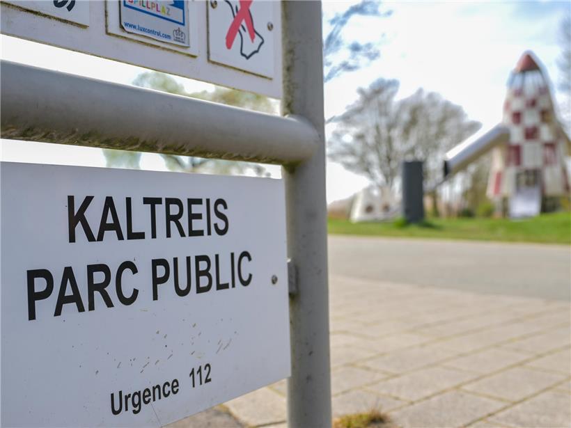 Spielzone im Kaltreis-Park Bonneweg mit Spielgeräten und grüner Umgebung bei Tageslicht