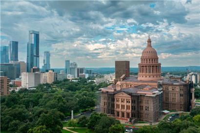 Im Kapitol von Texas in Austin konnte nicht abgehstimmt werden, da sich 50 demokratische Abgeordnete außerhalb der Grenzen de Bundesstaates befanden
