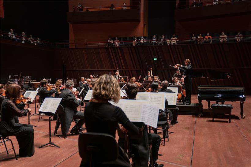 Im Konzertsaal wird wieder klassische Musik gespielt 

