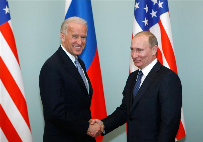 Im März 2011 sind sich Joe Biden (l.), als damaliger Vizepräsident der USA, und Wladimir Putin bereits begegnet
