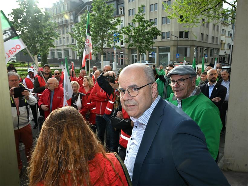 Im Mai wurde Marc Spautz noch von einer Gewerkschaftsdemo vor dem Arbeitsministerium überrascht. Nun scheinen sich beide Seiten versöhnt zu haben.