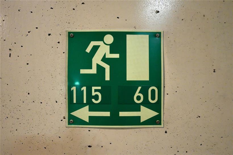 Im Notfall sollten sich die Verkehrsteilnehmer zum nächstgelegenen Notausgang begeben
