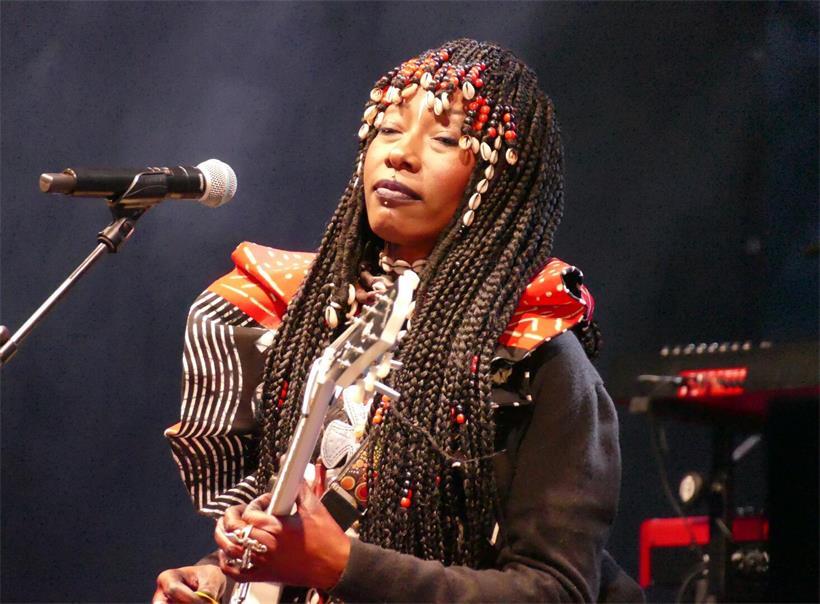 Musik aus aller Welt in Luxemburg: Diese Konzerte entführen nach Brasilien, Nordafrika und mehr Im November ist Fatoumata Diawara aus Mali im Trifolion zu Gast