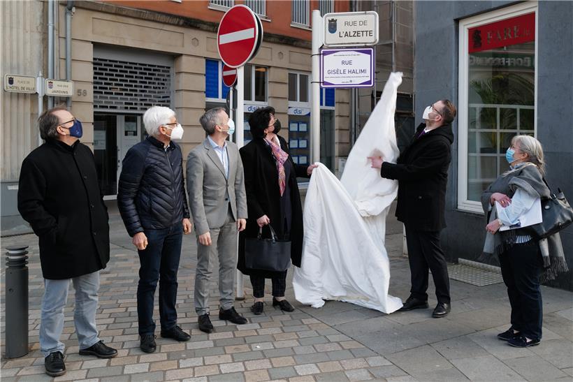 Im Rahmen der Aktion „Affichons l’égalité“ heißt die Alzettestraße nun drei Wochen lang rue Gisèle Halimi
