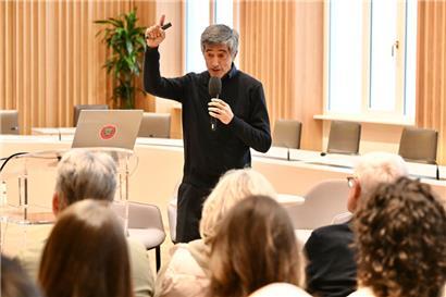 Im Rahmen der Escher Klimawochen war der luxemburgische Wissenschaftsjournalist Ranga Yogeshwar vergangene Woche im Rathaus zu Besuch
