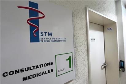 Im STM arbeiten 50 Arbeitsmediziner, davon 44 in Teilzeit. Es müssten 60 sein, um den gesetzlichen Schlüssel beim Verhältnis Patient/Arzt einzuhalten. Es fehlt nicht nur an Personal, sondern auch an einer Ausbildung im Land. Der Berufsverband kämpft seit Jahren dafür. 
