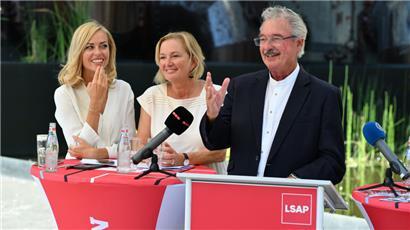 Im Schatten der Hochöfen auf Belval präsentierten die LSAP-Granden die Themenschwerpunkte für #Zesummen
