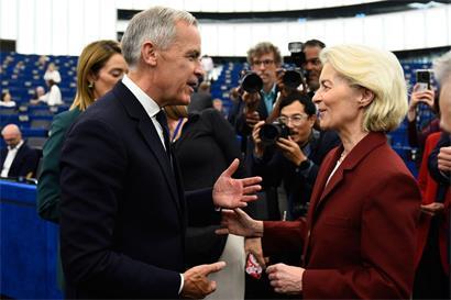 Im September war der kanadische Premierminister Mark Carney (vorne links) im Europäischen Parlament in Straßburg zu Gast, als die EU-Kommissionspräsidentin Ursula von der Leyen (r.) ihre Rede zur Lage der EU hielt