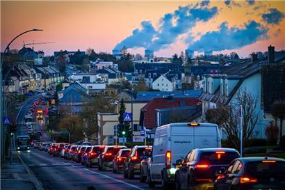 Im Süden Luxemburgs an vielen Orten zu sehen: das Atomkraftwerk Cattenom in Frankreich
