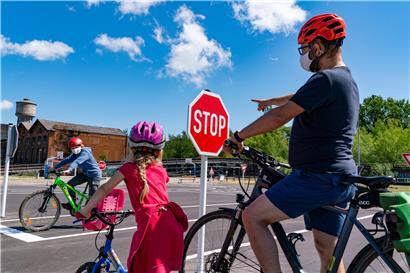 Im „Verkéiersgaart“ erlernen die Schulkinder das richtige Verhalten im Straßenverkehr
