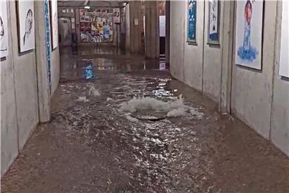 Im Viertel Grund in Luxemburg-Stadt ist am Montagabend die Kanalisation übergelaufen (Video-Standbild)
