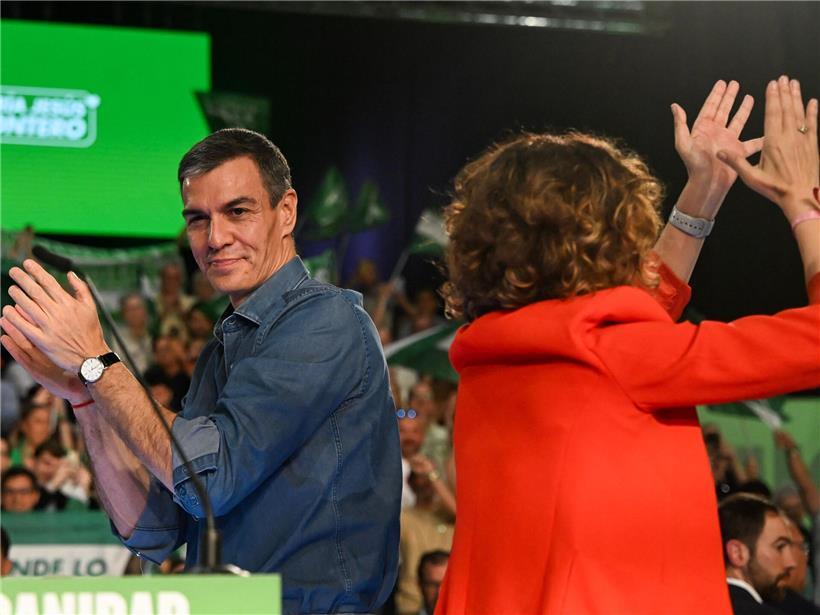 Spaniens Premier Sanchez unterstützt Andalusien-Kandidatin Maria Jesus Montero im Wahlkampf der Sozialdemokraten