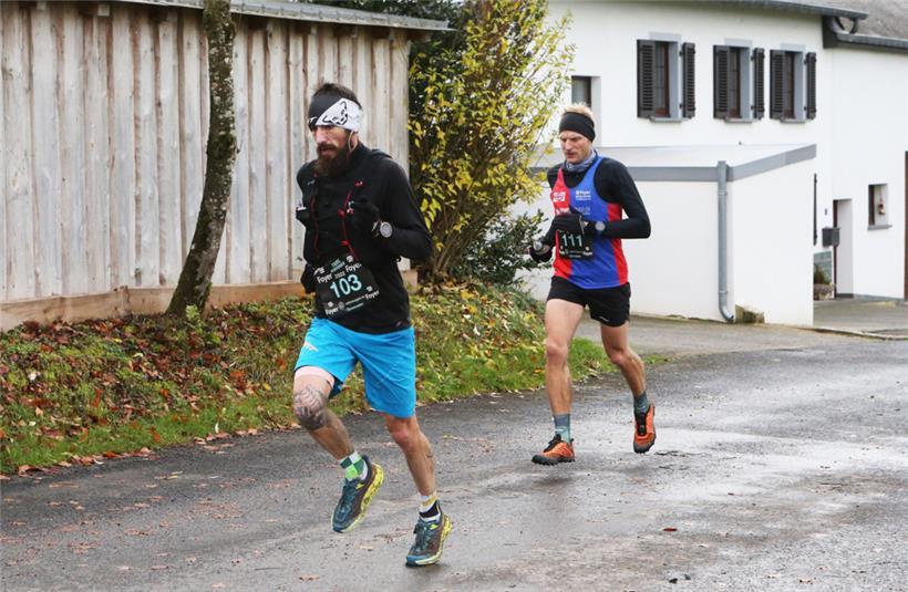 Im Ziel trennten Merrbach (l.) und den neuen Luxemburger Meister Matthias Geisto...