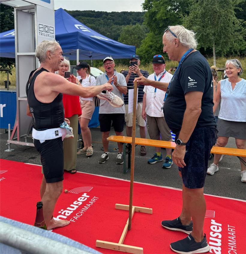 Im Ziel wurden die Laufschuhe an den berühmten Nagel gehängt
