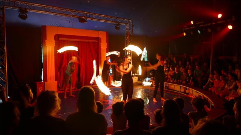 Im Zirkus ZappZarap können Schüler und Lehrer eine ganze Woche lang Zirkus in all seinen Facetten erleben
