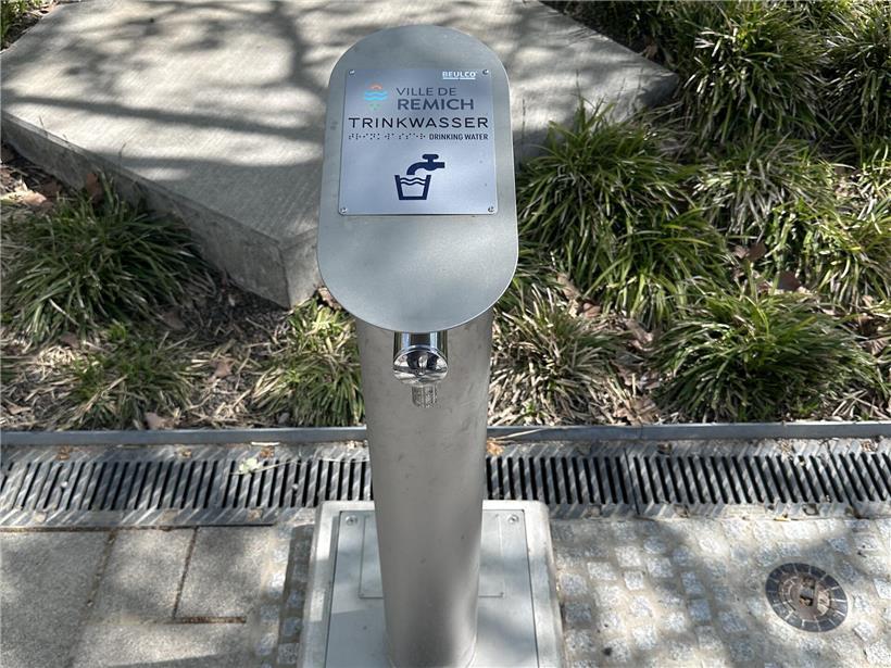 Moderne Trinkwasserstelle an der Esplanade im Rahmen der geplanten Umgestaltung für mehr Nachhaltigkeit