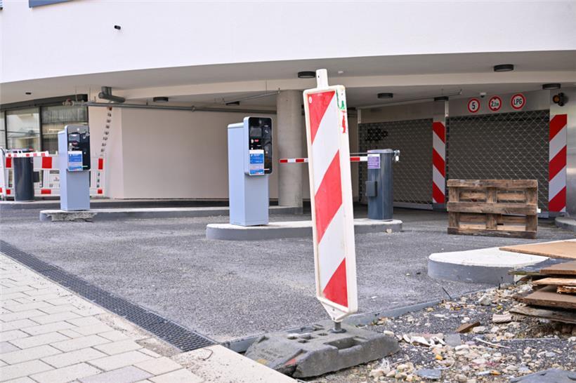 Im angegliederten Parkhaus haben sie Plätze für ihre Autos und es gibt rund 60 ö...