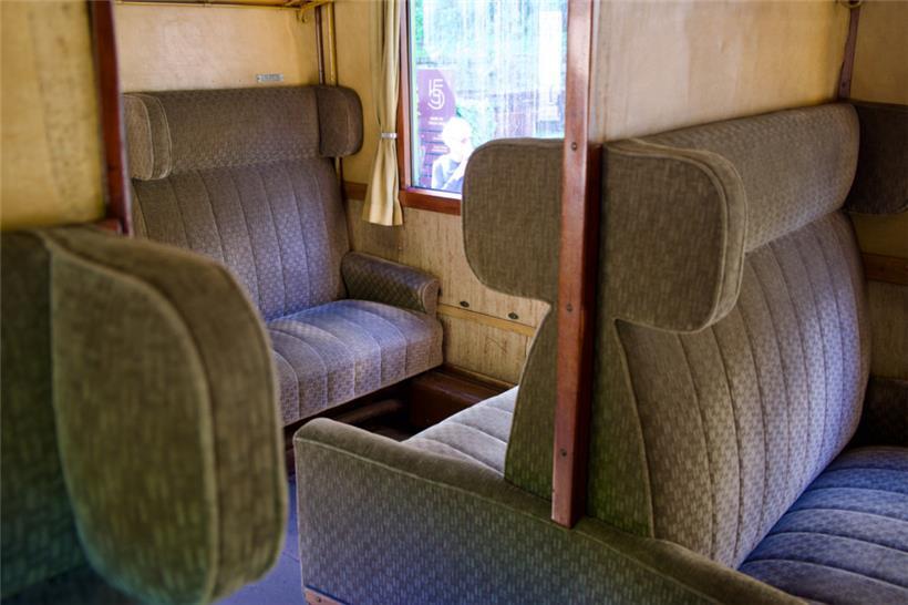 Im einen Waggon laden weiche Stoffsessel zum Träumen ein, im nächsten gibt es nu...