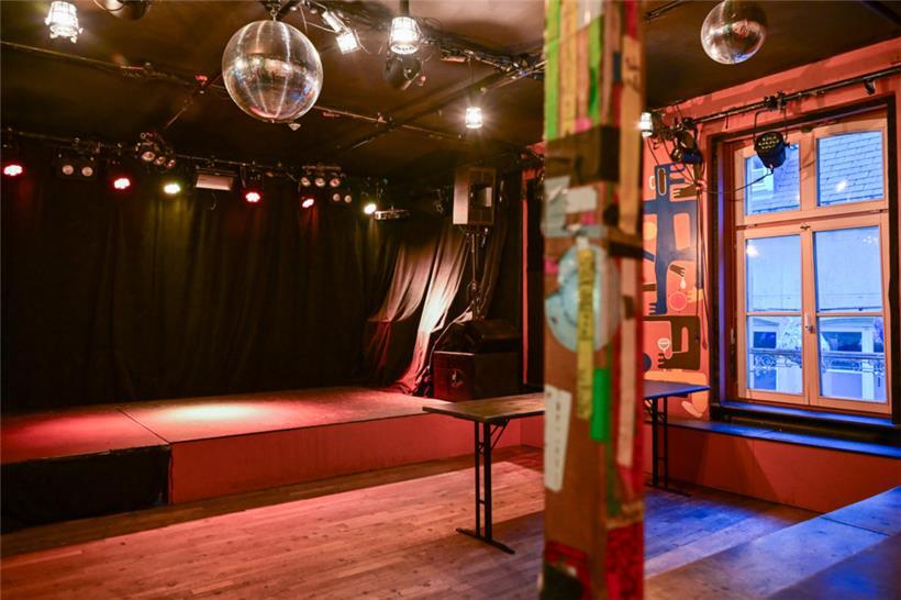 Im ersten Stock finden regelmäßig Konzerte, Stand-up-Comedy und Quizabende statt