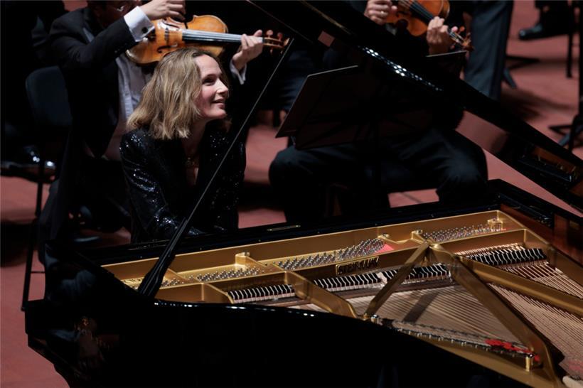 Im ersten Teil durfte die Artist-in-residence-Pianistin Hélène Grimaud im 1. Klavierkonzert ihr phänomenales Können unter Beweis stellen 
