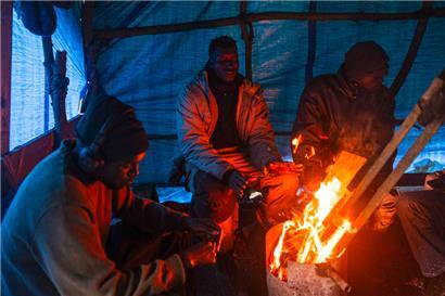 Im französischen Calais gestrandete Südsudanesen wollen nach Großbritannien übersetzen und werden daher nicht in der jüngsten Statistik von Eurostat mitgezählt
