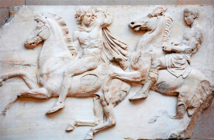 Im frühen 19. Jahrhundert hatten Arbeiter auf Befehl von Lord Elgin die Friesteile aus dem Parthenon auf der Athener Akropolis abgetragen
