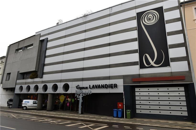 Im früheren Möbelgeschäft entsteht ein „Centre d’art contemporain“. Künstlerischer Direktor wird Christian Mosar, genauso wie beim „Bridderhaus“.
