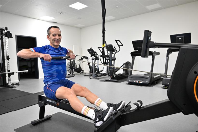 Im hauseigenen Fitnessstudio können sich die Feuerwehrmänner in Form halten