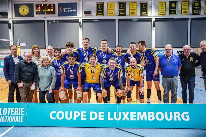 Felix Polfer Nr. 14 und Fentingen im Finale Strassen beim Handballspiel, letztes Jahr knapp verloren