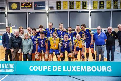 Felix Polfer Nr. 14 und Fentingen im Finale Strassen beim Handballspiel, letztes Jahr knapp verloren