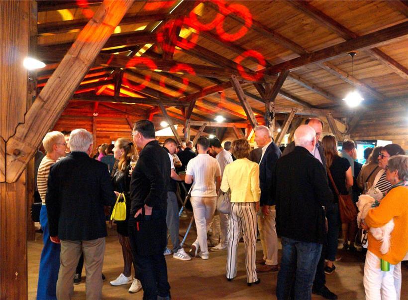 Im neuen „Crémant-Chalet“ konnten die Besucher gleich 18 verschiedene Crémants d...