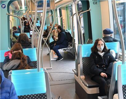Im öffentlichen Verkehr in Luxemburg herrscht eine Maskenpflicht. Doch nicht jeder setzt seine Maske auch richtig oder überhaupt auf. 
