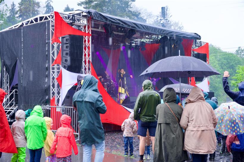 „I’m only happy when it rains“, sang Garbage einst. Nun ja.