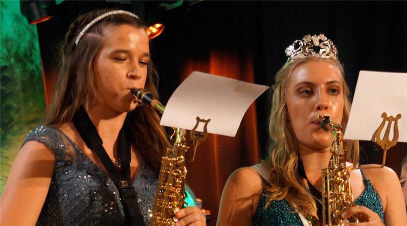 Im vergangenen Jahr überraschten Anne (links) und Sara mit einer musikalischen Einlage
