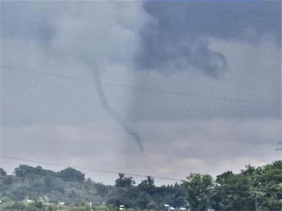 Im vergangenen Jahr war ein ähnliches Phänomen in Luxemburg zu beobachten. Damals war zunächst unklar, ob es sich um einen Tornado oder lediglich um eine Wolkenformation handelte