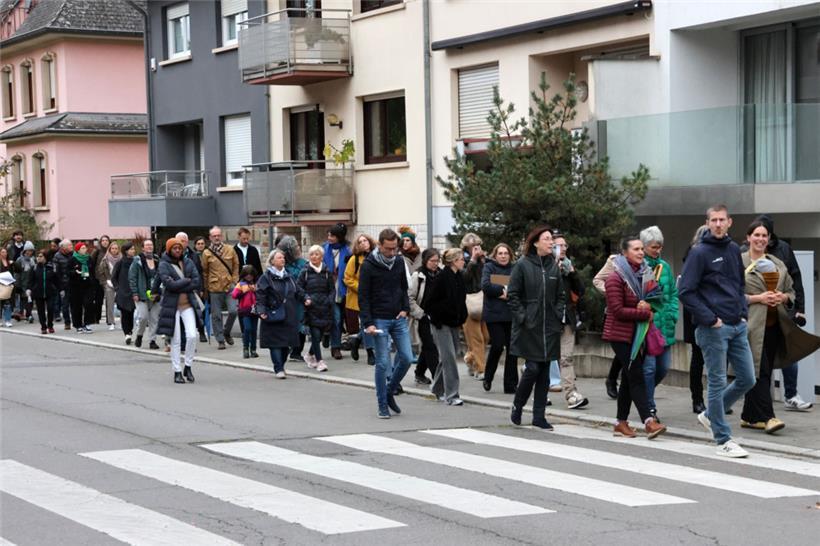 Immer auch sind bei den Veranstaltungen Gemeindebedienstete dabei, die auf Frage...