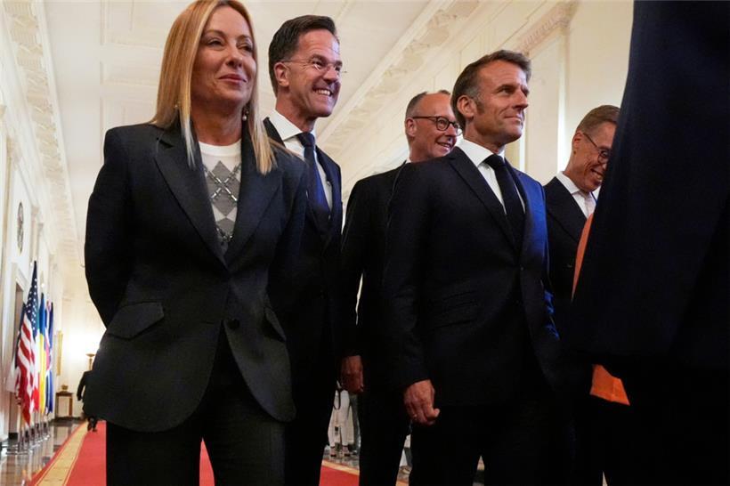 Immer entspannt lächeln: Meloni, Rutte, Merz, Macron und Stubb im Weißen Haus
