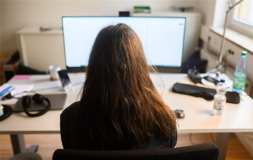 Immer intensivere Arbeit: Der Quality of Work Index der Salariatskammer CSL zeigt, dass Stress und Überlastung am Arbeitsplatz immer häufiger krank machen und zu Drogenmissbrauch führen.
